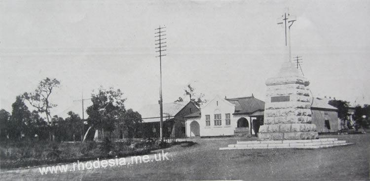 Gatooma Post Office and War Memorial in 1926
